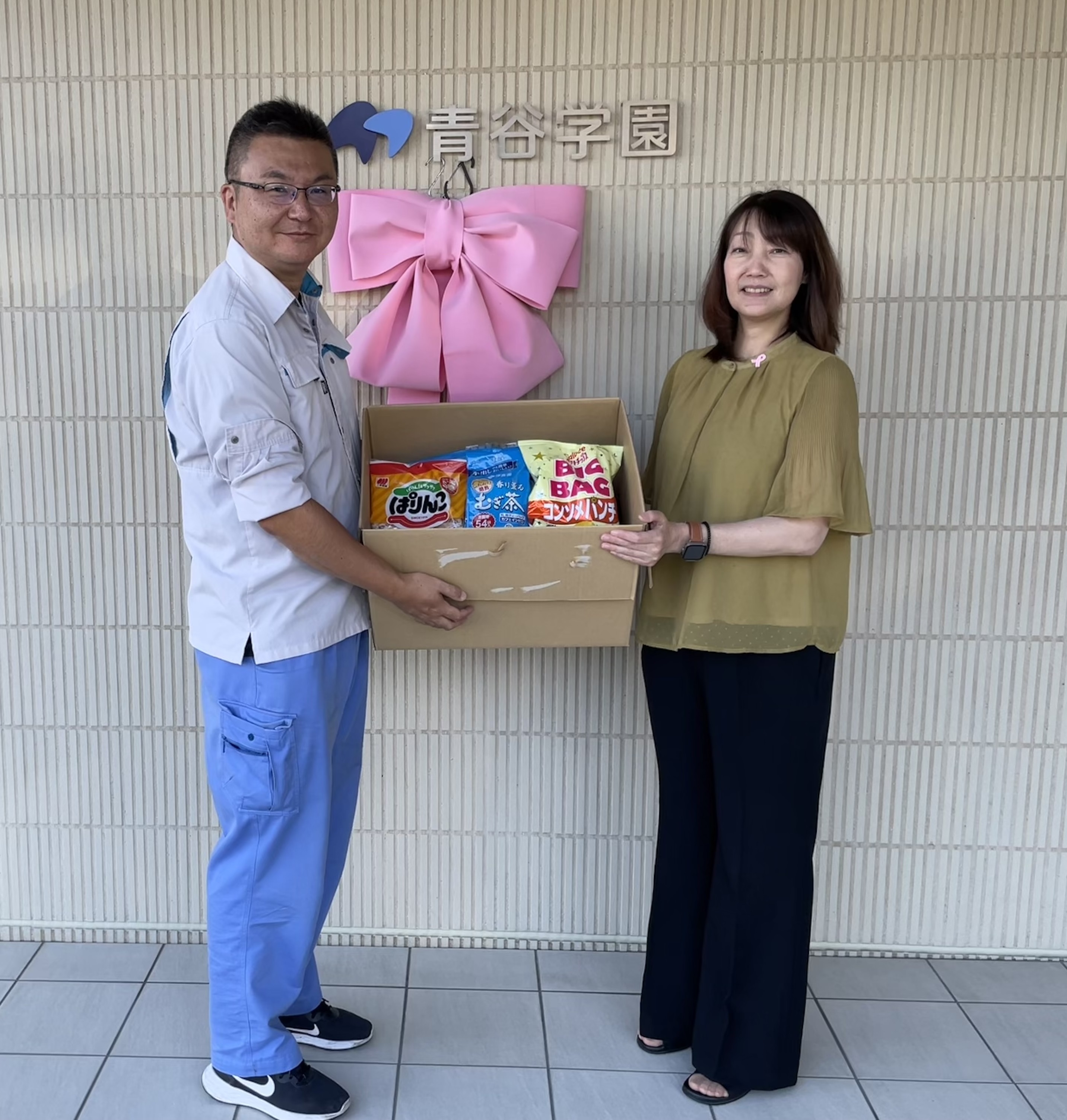 市に届いた余剰食品を、きょうとフードセンター(青谷学園)へ届けている様子