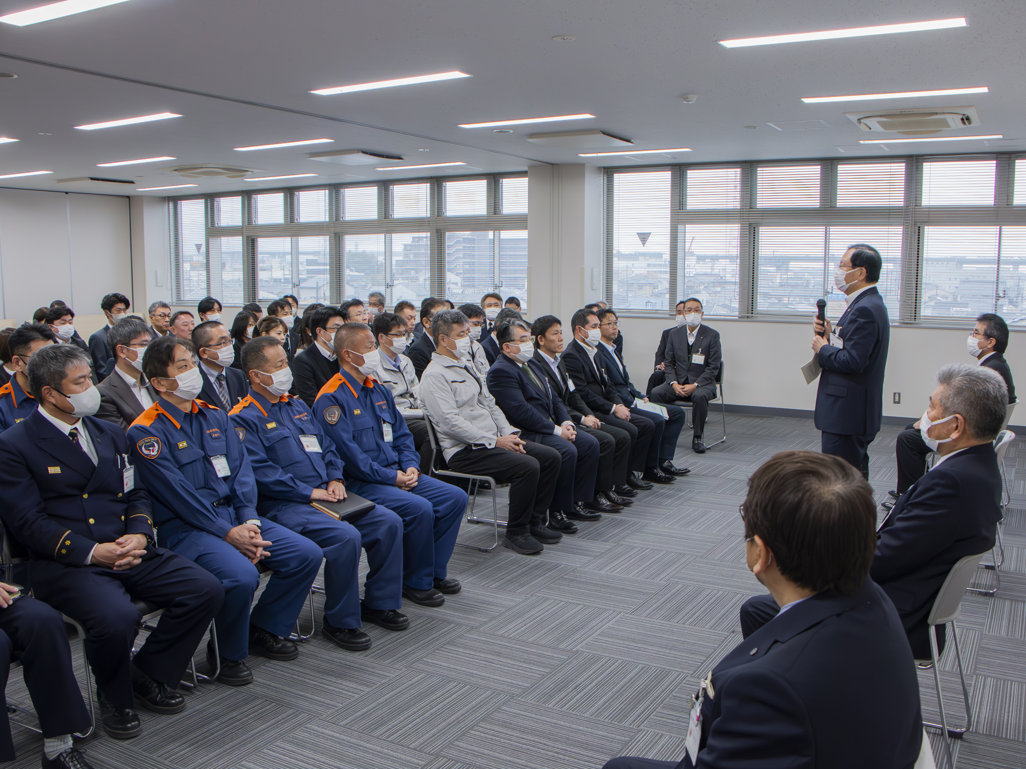 所属長に年始の訓示を行う奥田市長