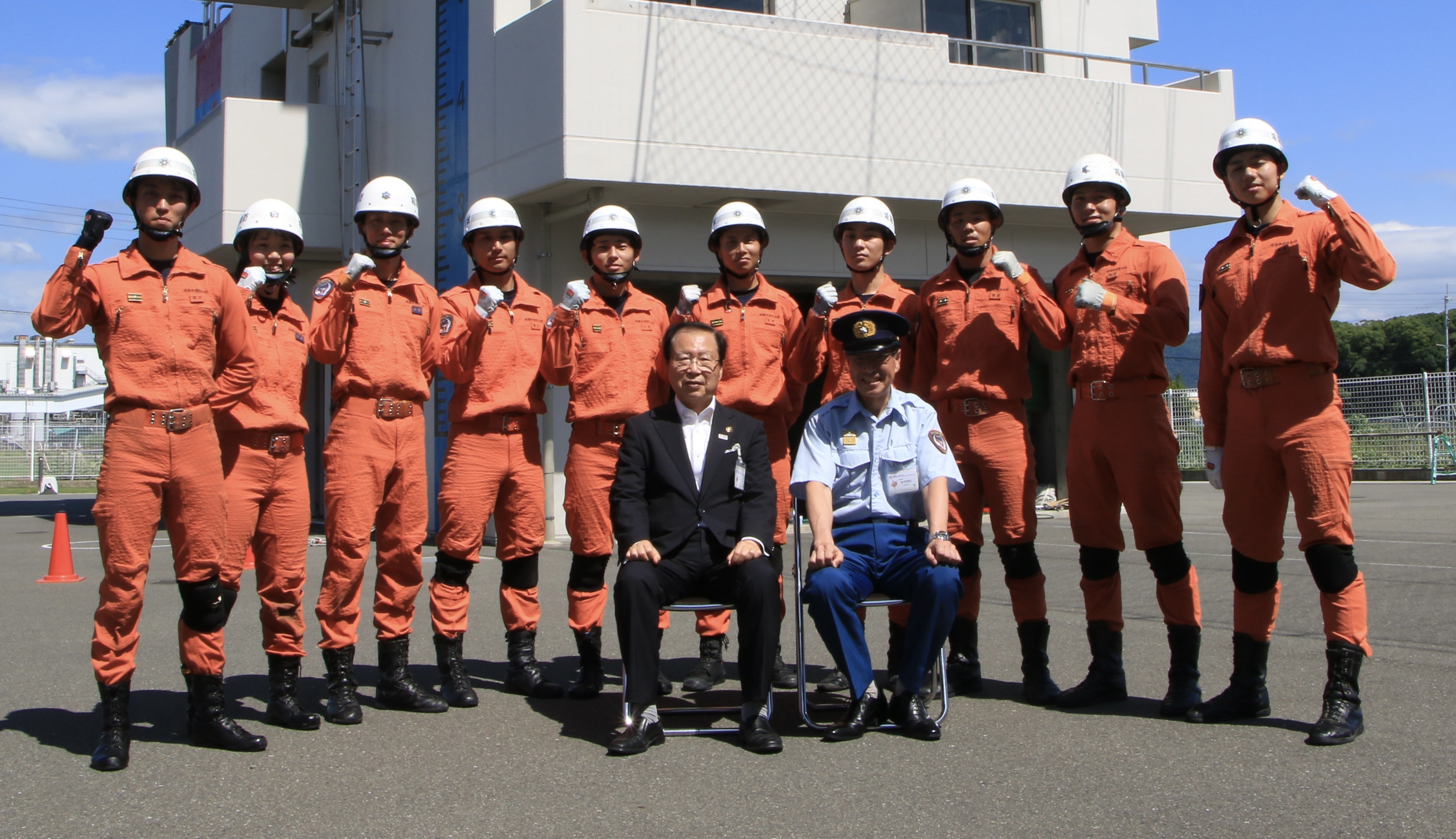 市長と隊員の集合写真
